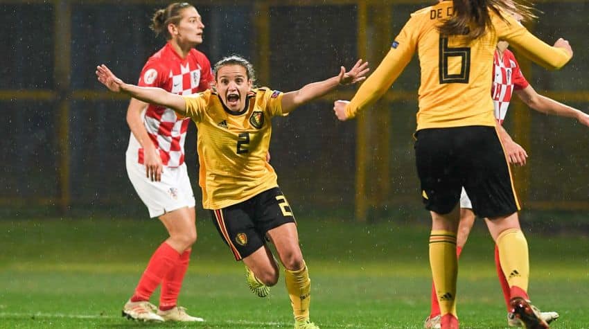 Davina Philtjens: Huyền Thoại Bên Cánh Trái Và Những Khoảnh Khắc Tỷ Số Trực Tiếp Đáng Nhớ